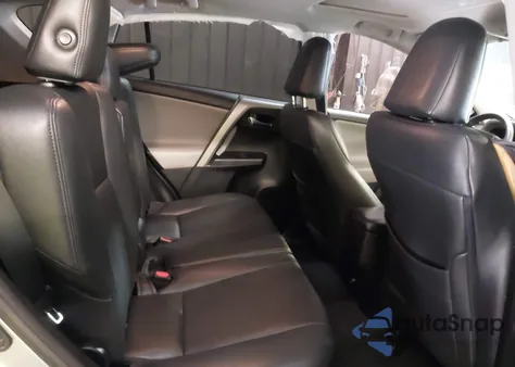 2017 Toyota Rav4 Xle z USA, uszkodzony, nr VIN 2T3RFREV4HW687943